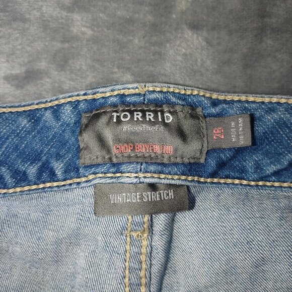 Torrid Women's 26 Denim Blue Distressing Vintage Raw Hem Crop Boyfriend Jeans - Picture 3 of 10